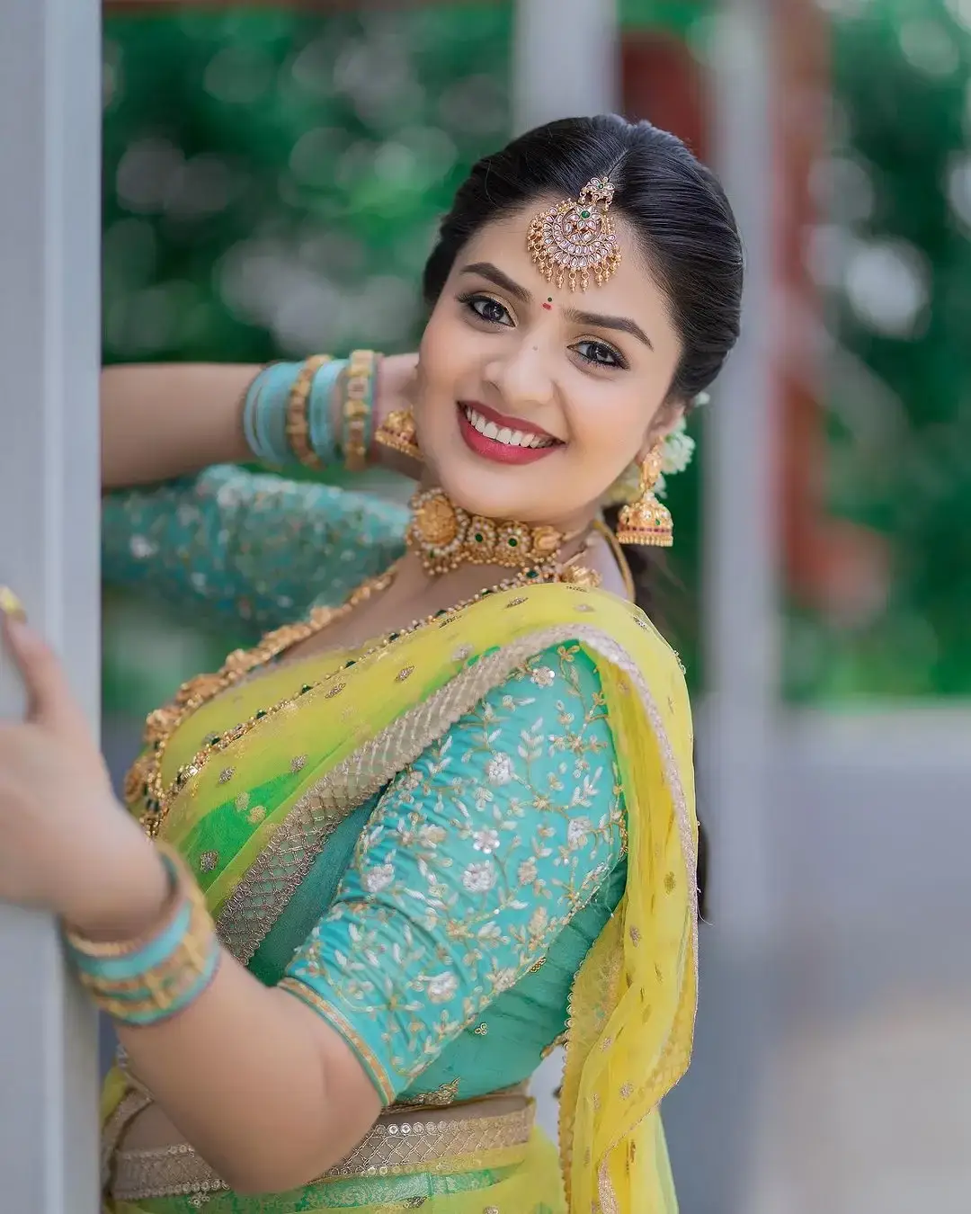 INDIAN TV ACTRESS SREEMUKHI IN GREEN LEHENGA CHOLI YELLOW VONI 6